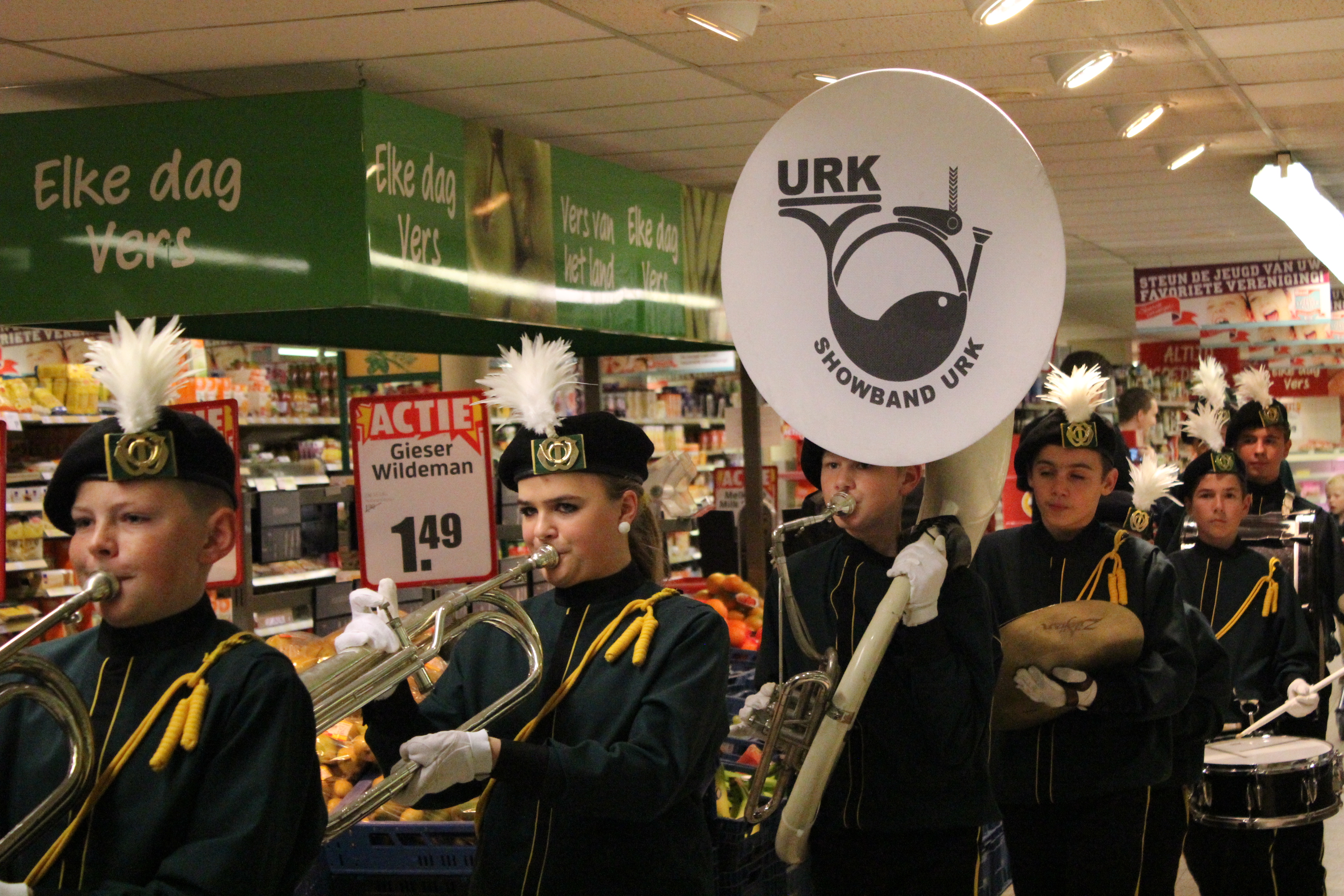 Jeugdkorps Verrast Klanten Boni